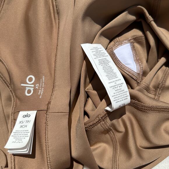 Alo Yoga Airlift Intrigue Bra 7/8 High-Waist Airlift Legging Toasted Almond XS - Picture 6 of 16